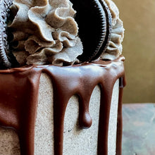 Load image into Gallery viewer, Cookies N. Cream Drip Cake (6-Inch)
